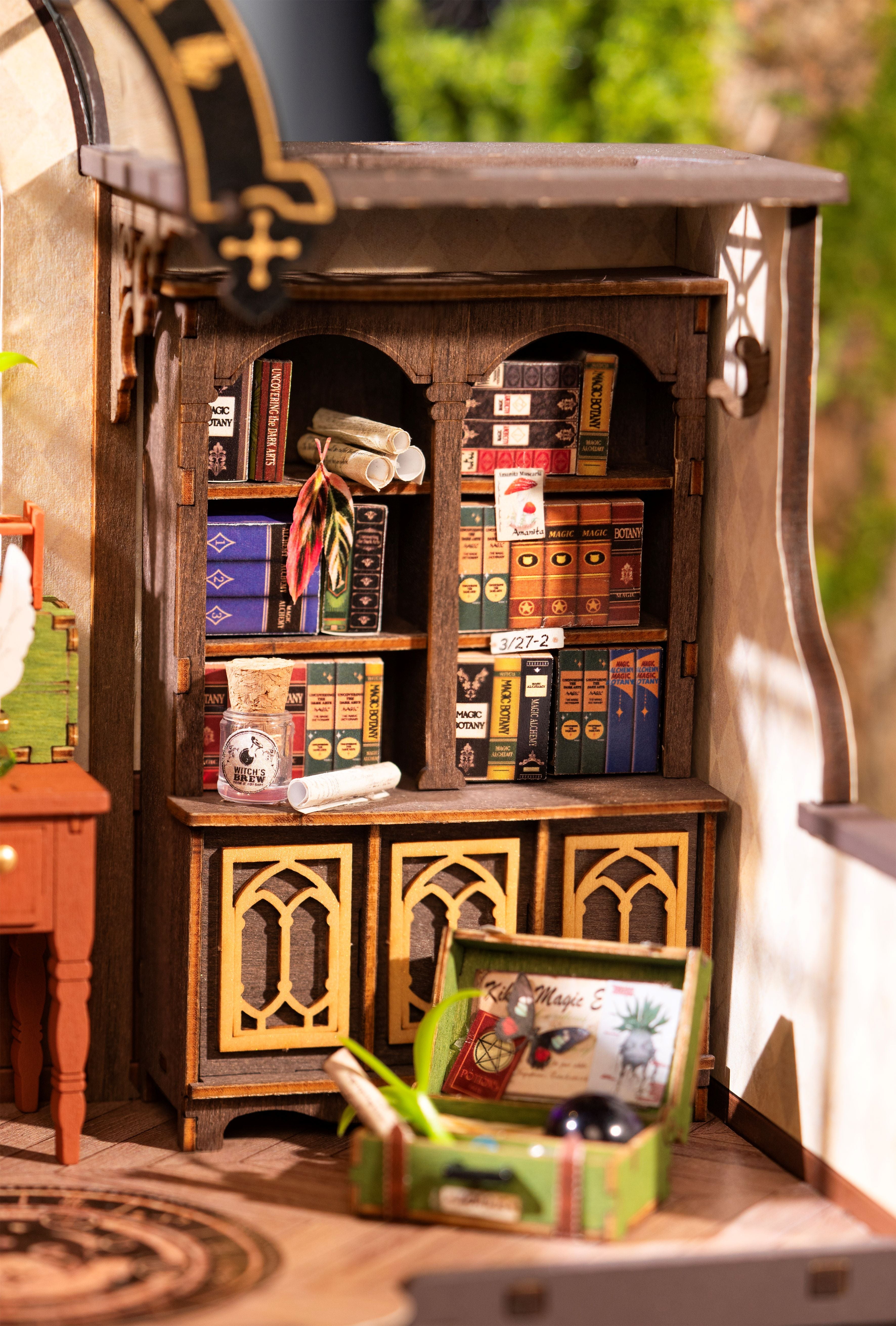 Book Nook / Miniaturhaus "The Magic Study" von Rolife
